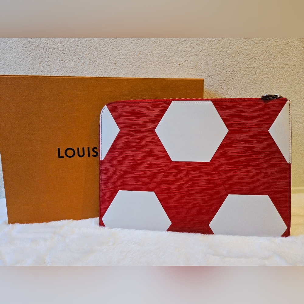 Limited Edition Louis Vuitton Epi World Cup 2018 Pochette Jour GM Clutch Bag Red - Picture 10 of 15